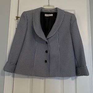 Tahari blazer, size 10p, blue houndstooth check